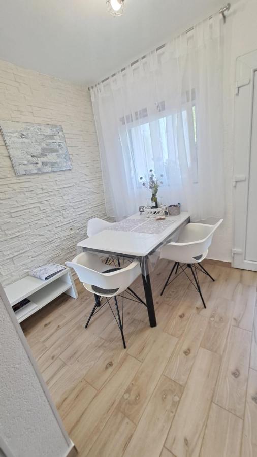 רוביני Apartman Sara מראה חיצוני תמונה